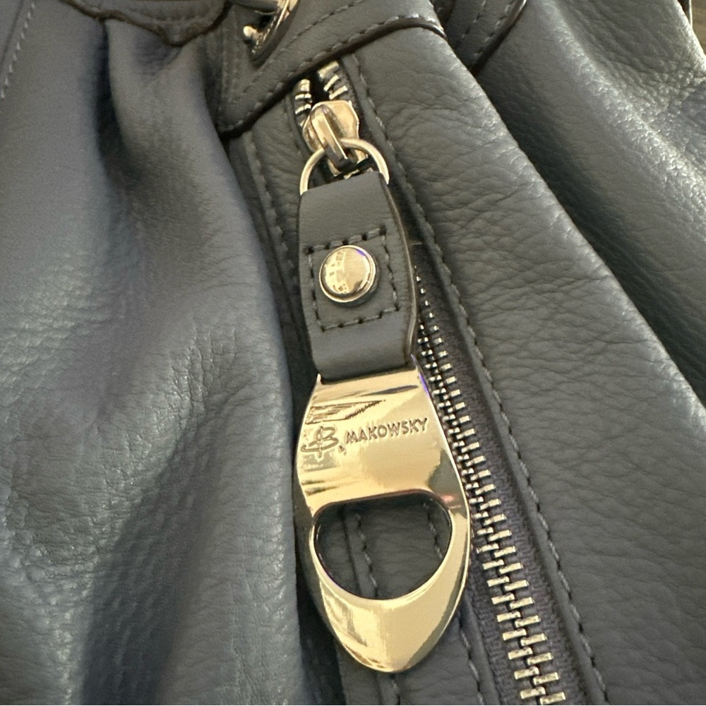 B. Makowsky Elegant Gray Leather Shoulder Bag - Picture 2 of 8